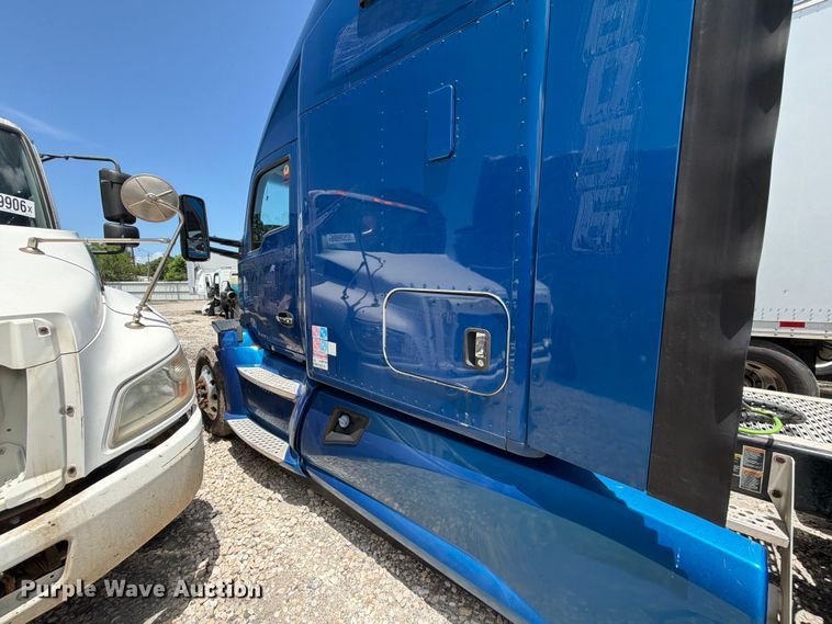 image for item YA3409 2018 Kenworth T680  semi truck
