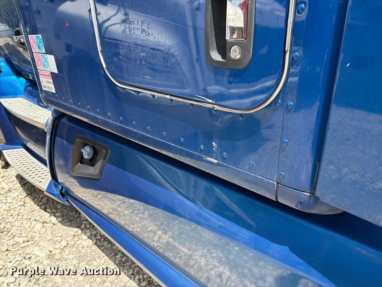 image for item YA3409 2018 Kenworth T680  semi truck