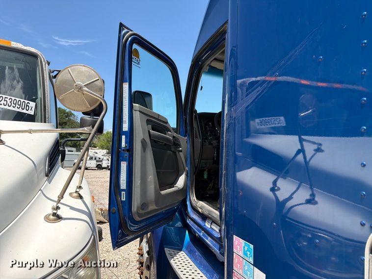 image for item YA3409 2018 Kenworth T680  semi truck