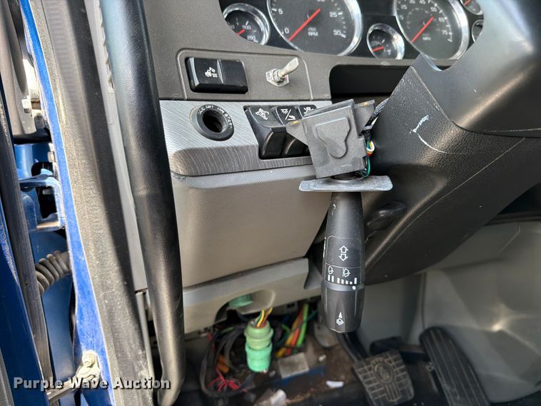 image for item YA3409 2018 Kenworth T680  semi truck