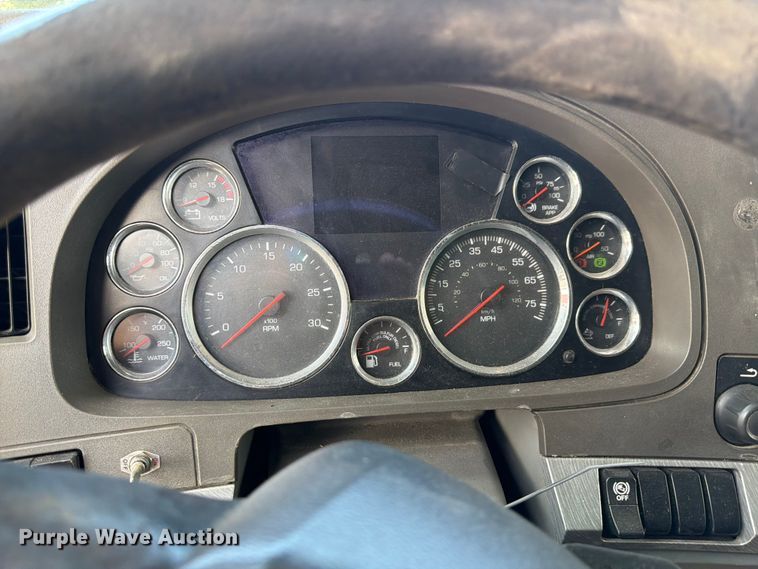 image for item YA3409 2018 Kenworth T680  semi truck