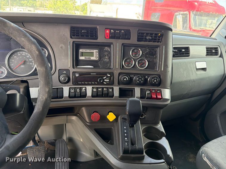 image for item YA3409 2018 Kenworth T680  semi truck