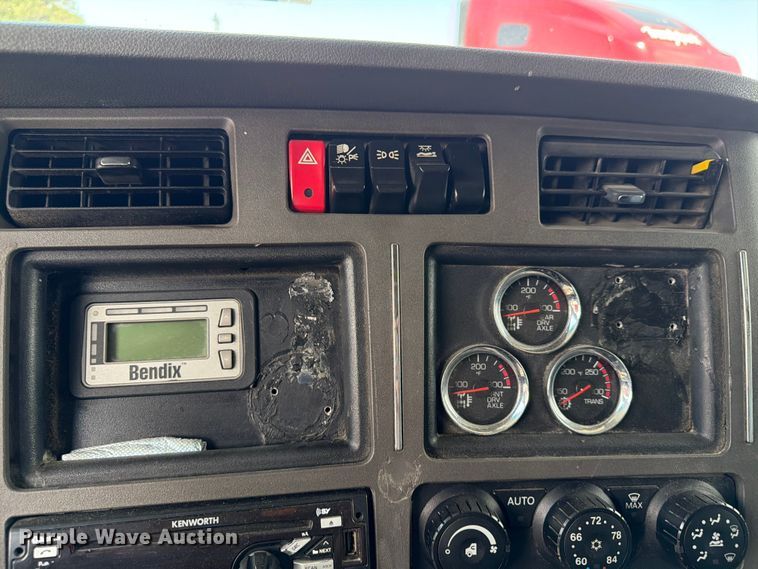 image for item YA3409 2018 Kenworth T680  semi truck