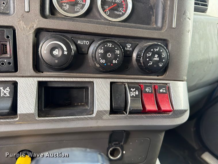 image for item YA3409 2018 Kenworth T680  semi truck