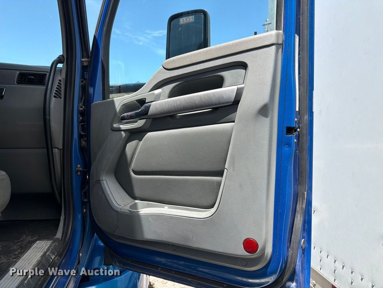 image for item YA3409 2018 Kenworth T680  semi truck