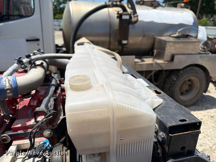 image for item YA3409 2018 Kenworth T680  semi truck