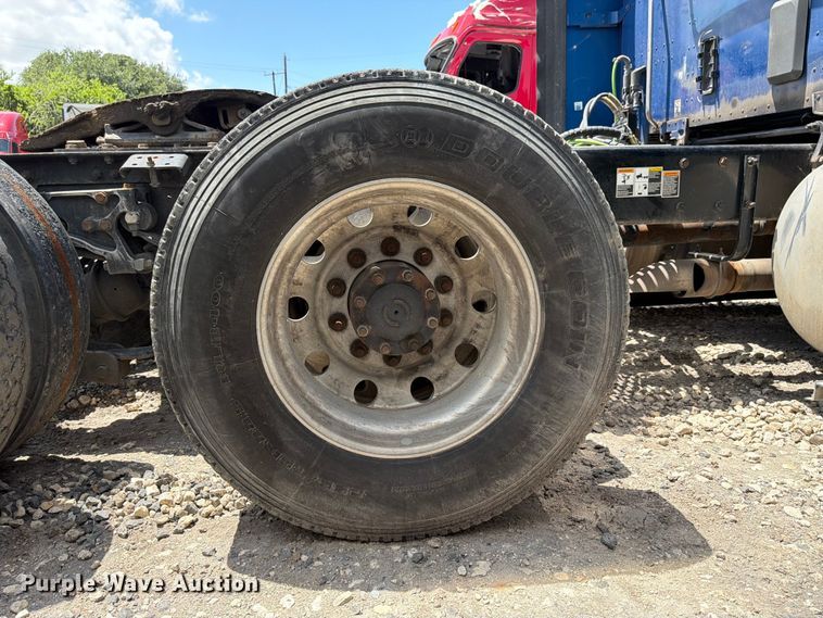 image for item YA3409 2018 Kenworth T680  semi truck