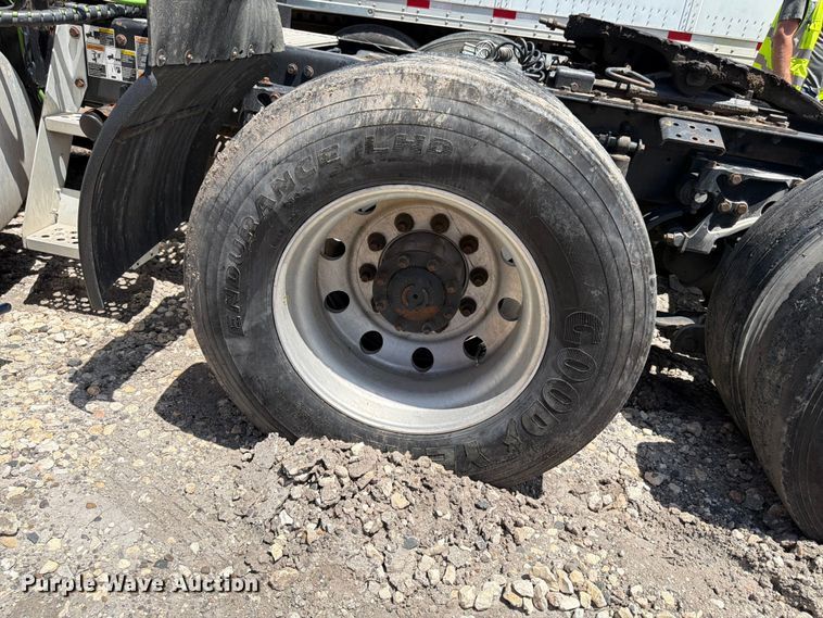 image for item YA3409 2018 Kenworth T680  semi truck