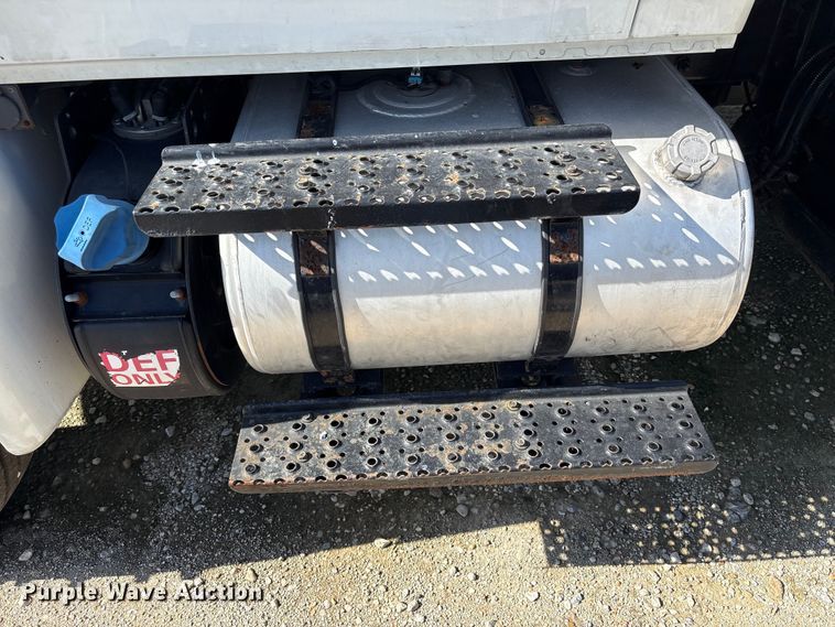 image for item YA3412 2019 International 4300 box truck