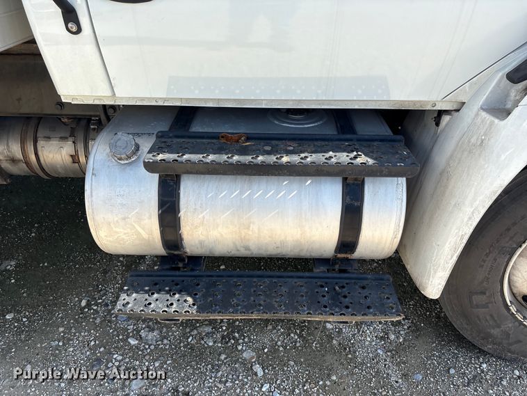 image for item YA3412 2019 International 4300 box truck