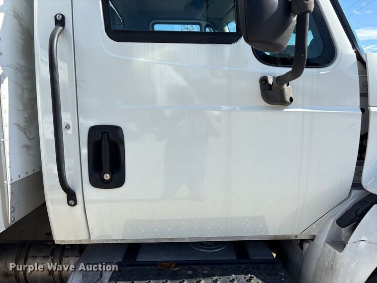 image for item YA3412 2019 International 4300 box truck