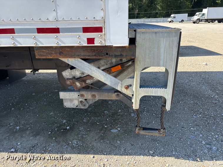 image for item YA3412 2019 International 4300 box truck