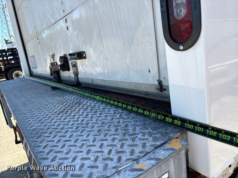 image for item YA3412 2019 International 4300 box truck
