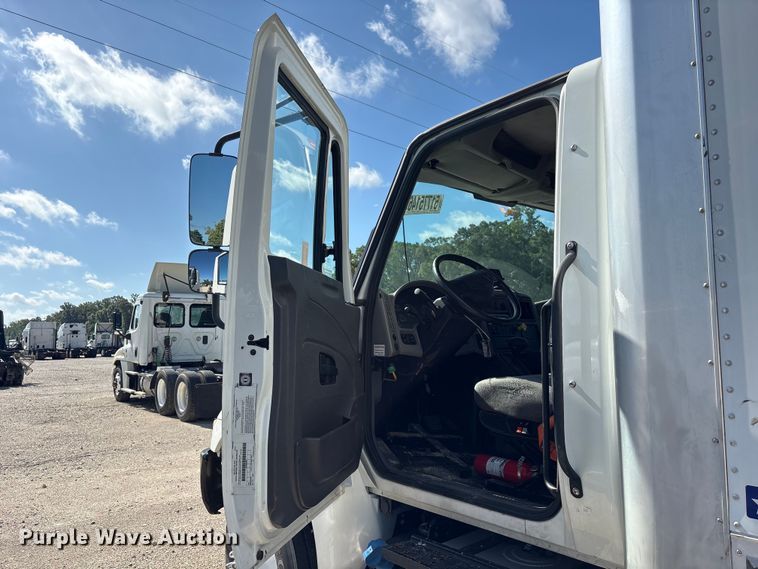 image for item YA3412 2019 International 4300 box truck