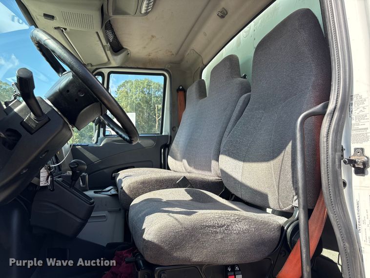 image for item YA3412 2019 International 4300 box truck