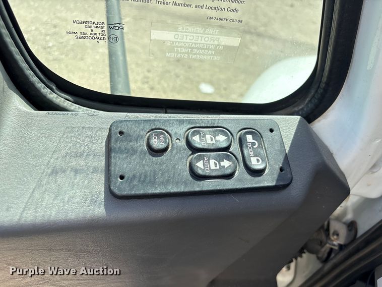 image for item YA3412 2019 International 4300 box truck