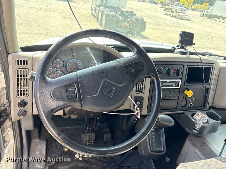 image for item YA3412 2019 International 4300 box truck