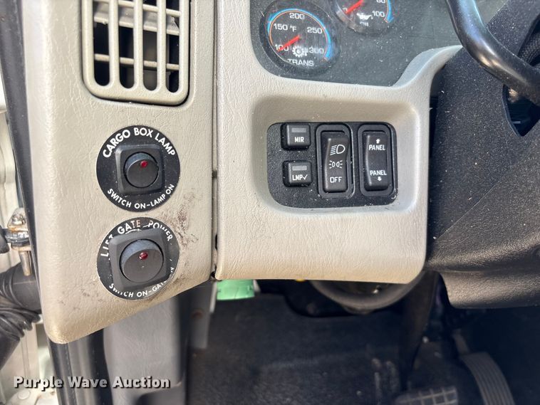 image for item YA3412 2019 International 4300 box truck