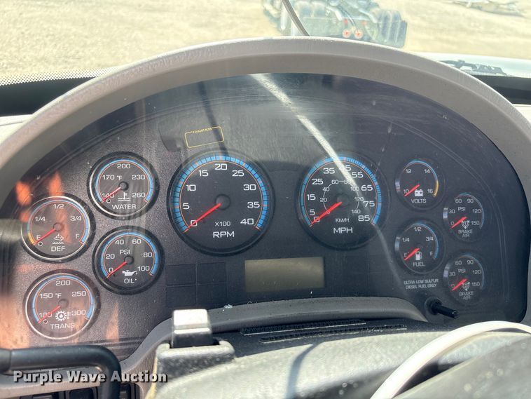 image for item YA3412 2019 International 4300 box truck