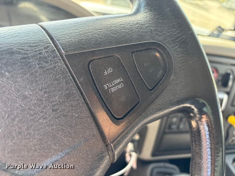 image for item YA3412 2019 International 4300 box truck