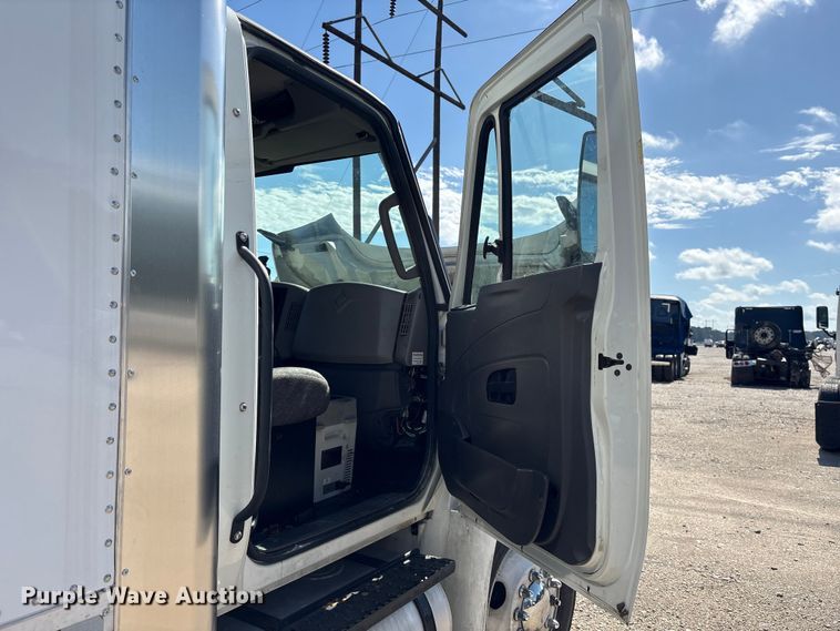 image for item YA3412 2019 International 4300 box truck