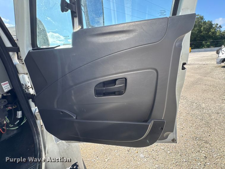 image for item YA3412 2019 International 4300 box truck