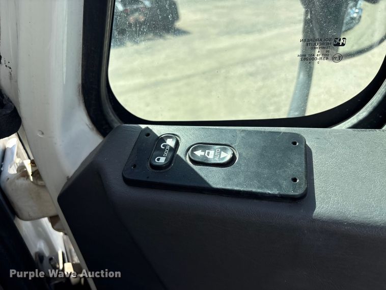 image for item YA3412 2019 International 4300 box truck