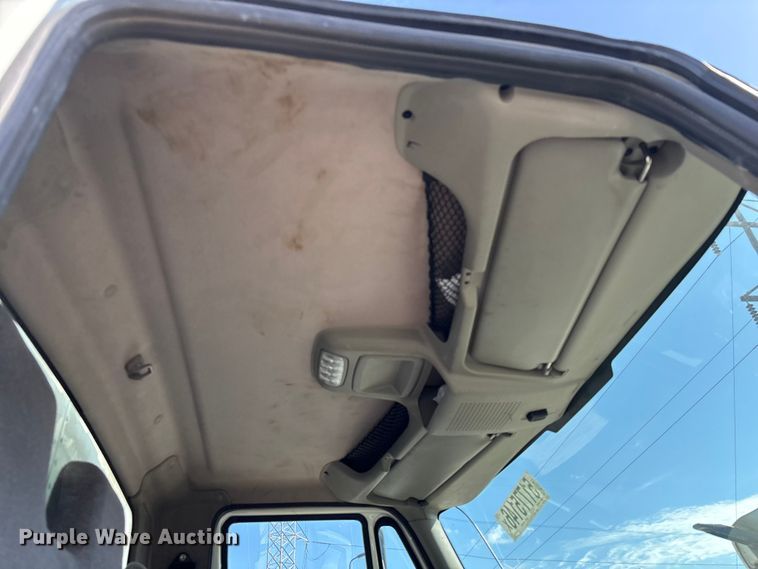 image for item YA3412 2019 International 4300 box truck