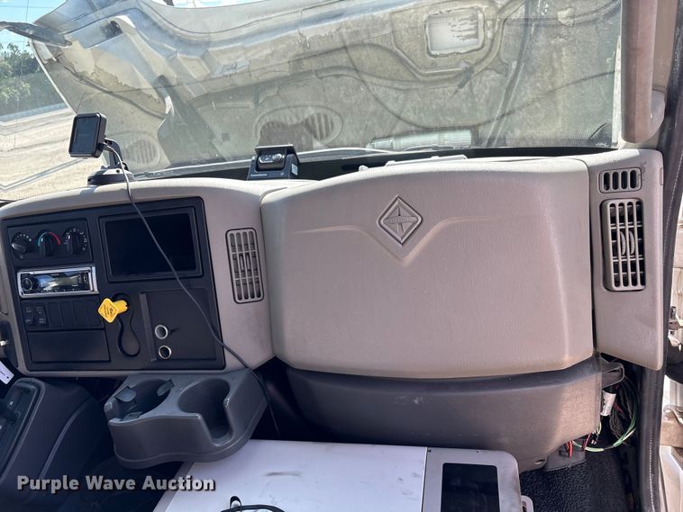 image for item YA3412 2019 International 4300 box truck