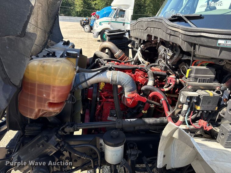 image for item YA3412 2019 International 4300 box truck