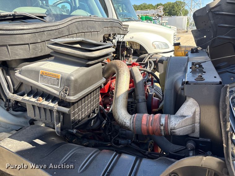 image for item YA3412 2019 International 4300 box truck