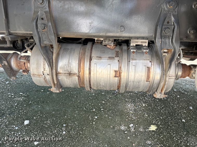 image for item YA3412 2019 International 4300 box truck