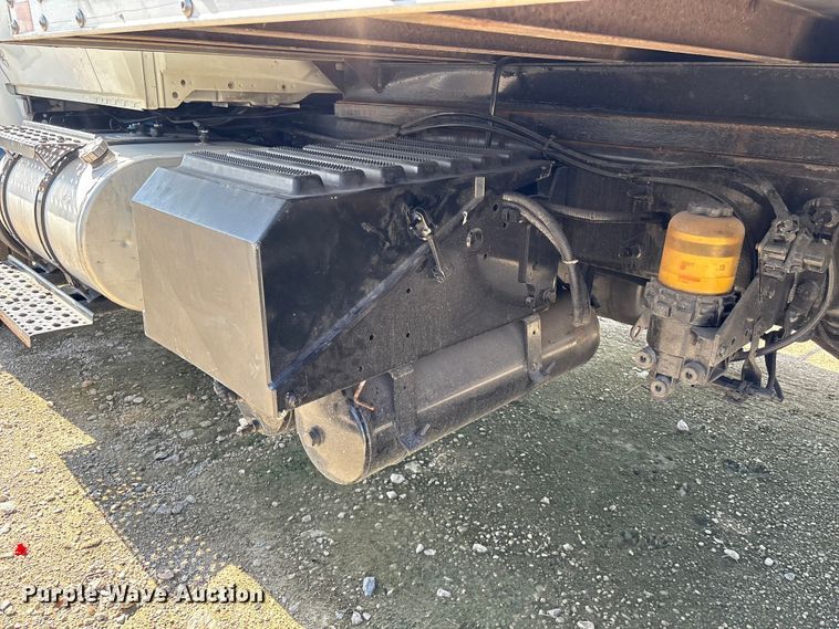 image for item YA3412 2019 International 4300 box truck