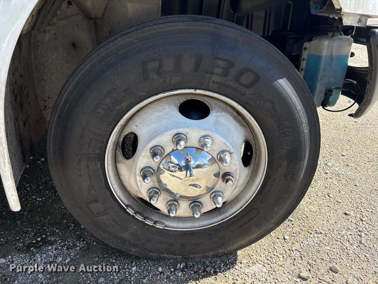 image for item YA3412 2019 International 4300 box truck
