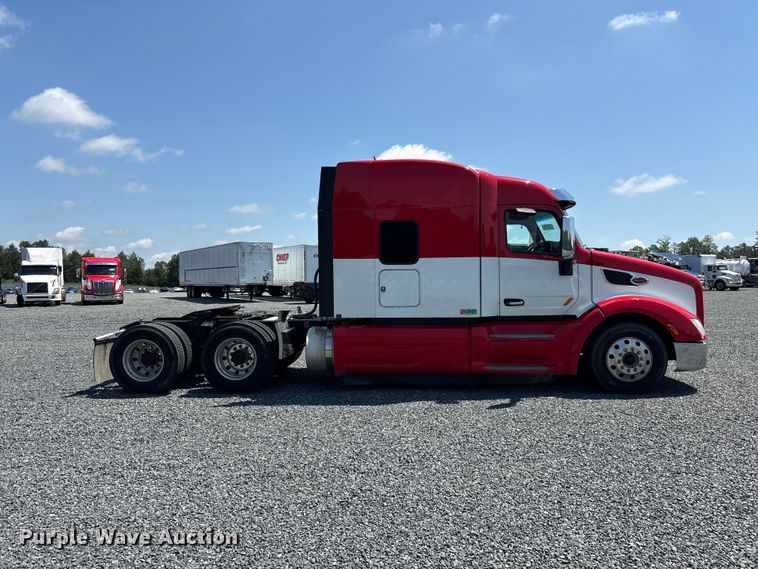 image for item YA3454 2019 Peterbilt 579 semi truck