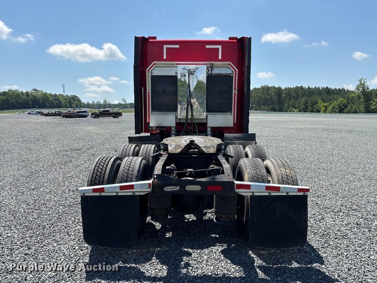 image for item YA3454 2019 Peterbilt 579 semi truck