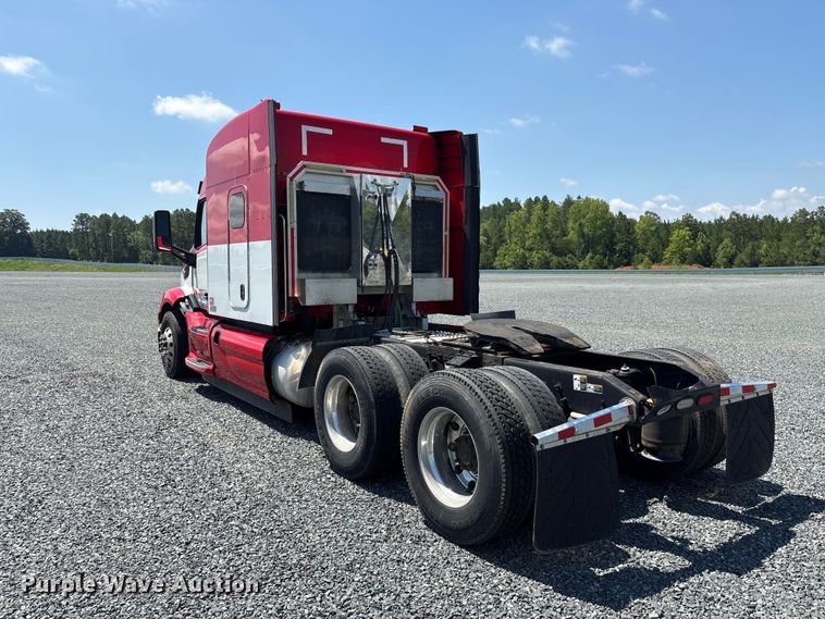 image for item YA3454 2019 Peterbilt 579 semi truck