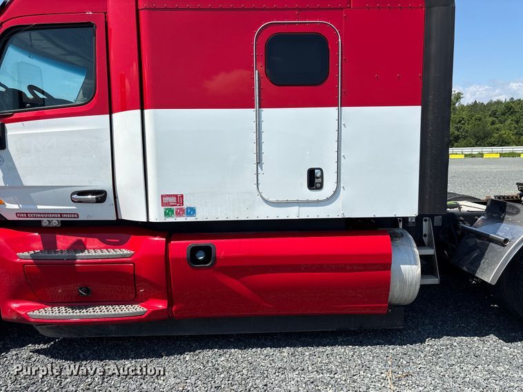 image for item YA3454 2019 Peterbilt 579 semi truck