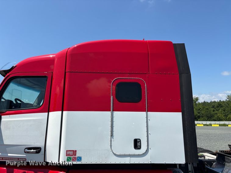image for item YA3454 2019 Peterbilt 579 semi truck
