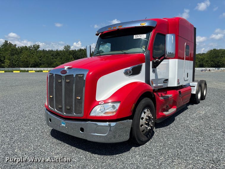 image for item YA3454 2019 Peterbilt 579 semi truck