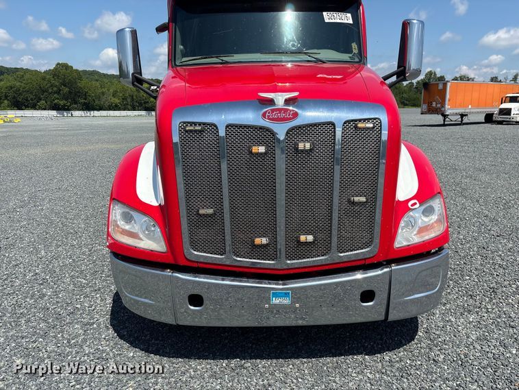 image for item YA3454 2019 Peterbilt 579 semi truck