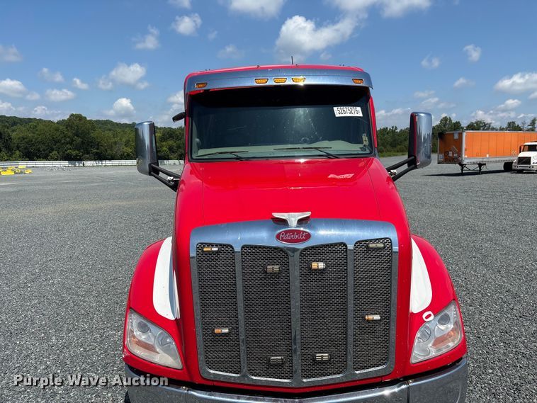 image for item YA3454 2019 Peterbilt 579 semi truck