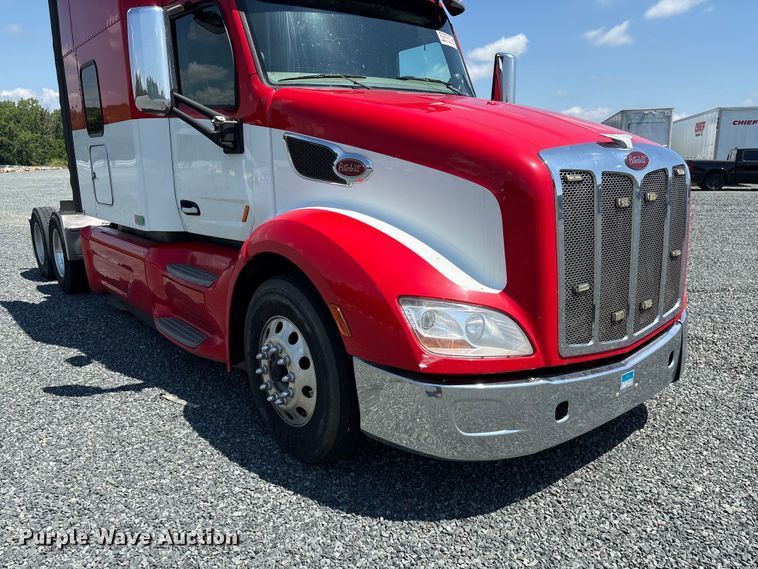image for item YA3454 2019 Peterbilt 579 semi truck