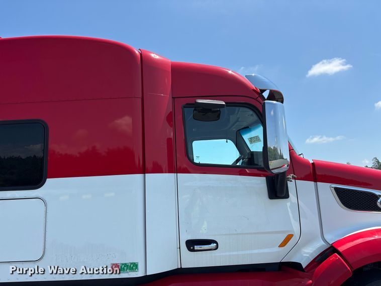 image for item YA3454 2019 Peterbilt 579 semi truck