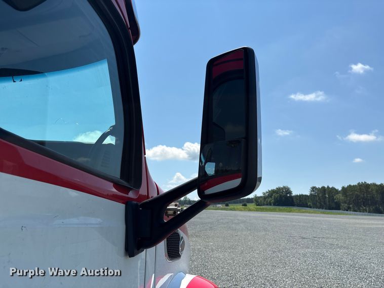 image for item YA3454 2019 Peterbilt 579 semi truck