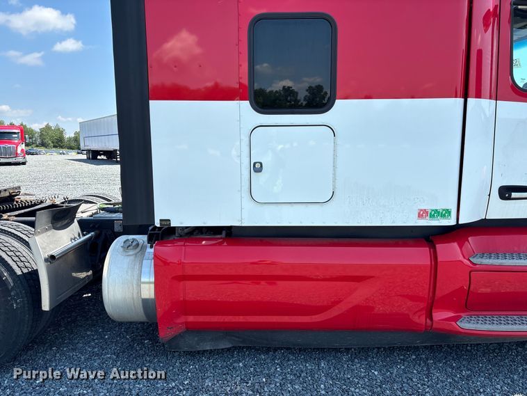 image for item YA3454 2019 Peterbilt 579 semi truck