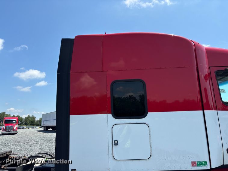 image for item YA3454 2019 Peterbilt 579 semi truck