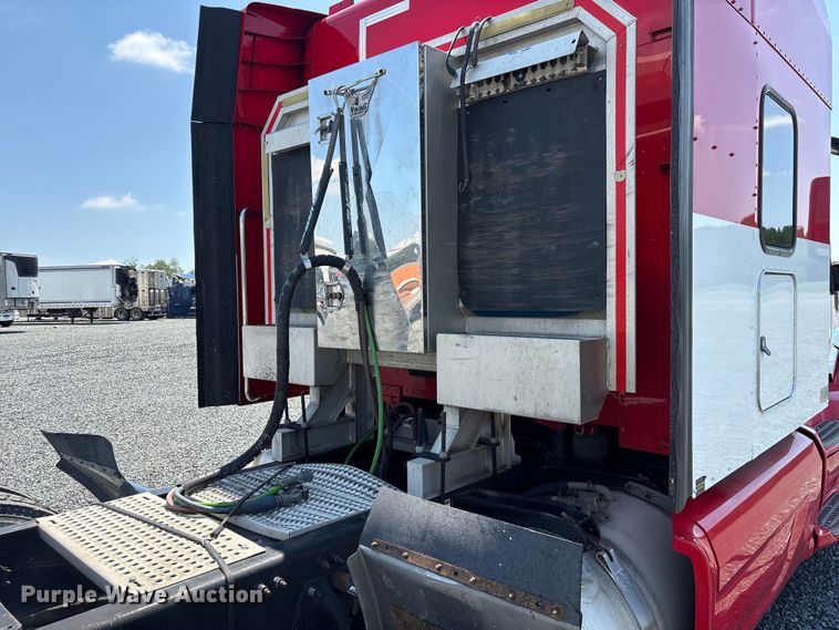 image for item YA3454 2019 Peterbilt 579 semi truck