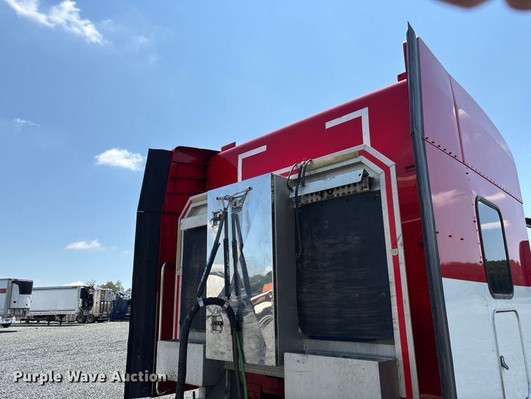 image for item YA3454 2019 Peterbilt 579 semi truck