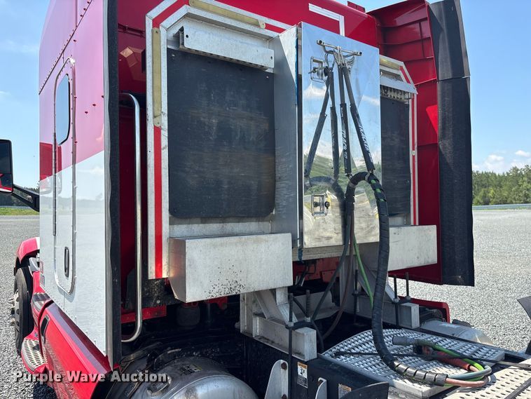 image for item YA3454 2019 Peterbilt 579 semi truck